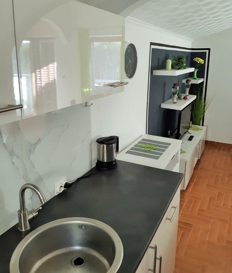 Apartments Maltasic Vir Exterior photo